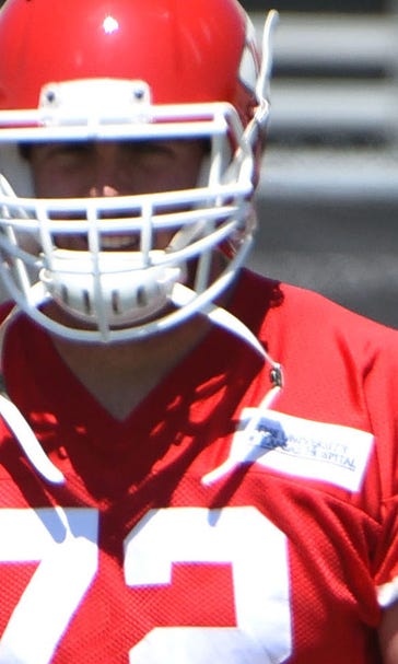 OT Eric Fisher limps off field as Chiefs resume training camp